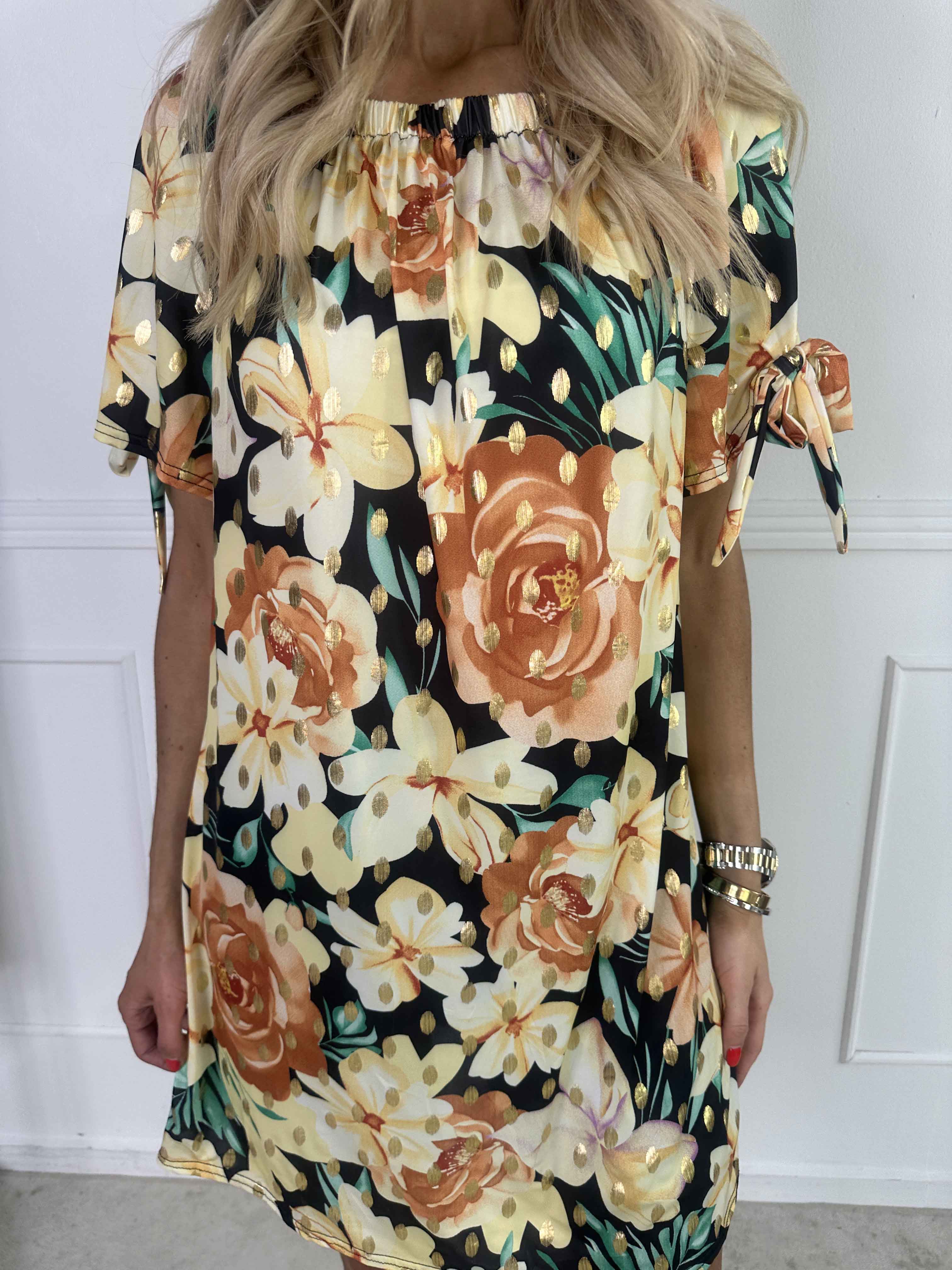 Sofia - Sød blomstret kjole med elastikkant i udskæringen